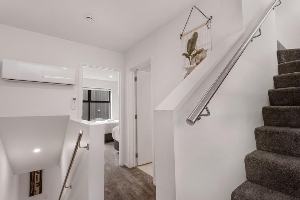 New 2bdrm 2brm Hospital Cbd Hagley Park Locationn Apartment