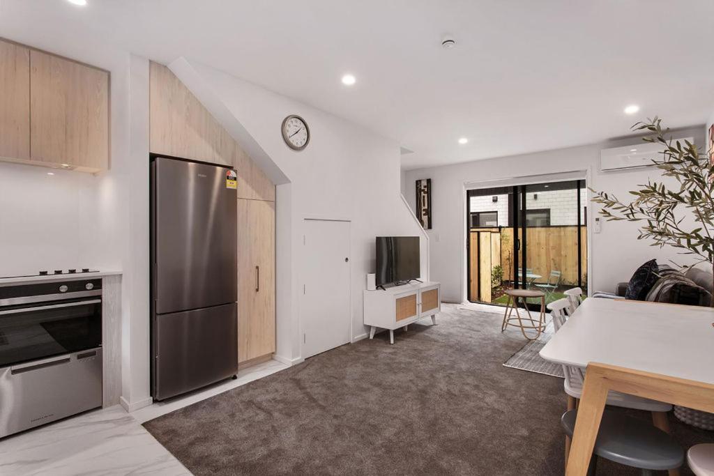 New 2bdrm 2brm Hospital Cbd Hagley Park Locationn Apartment *