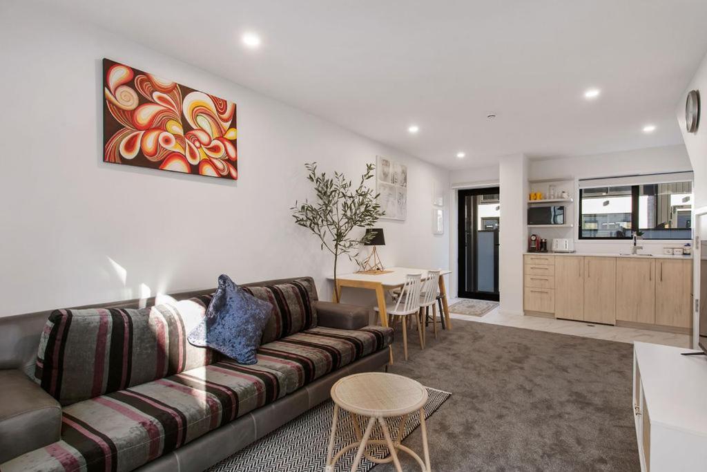 Apartment New 2bdrm 2brm Hospital Cbd Hagley Park Locationn *