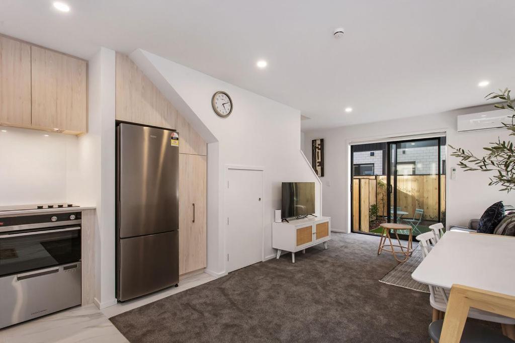 New 2bdrm 2brm Hospital Cbd Hagley Park Locationn Apartment Christchurch