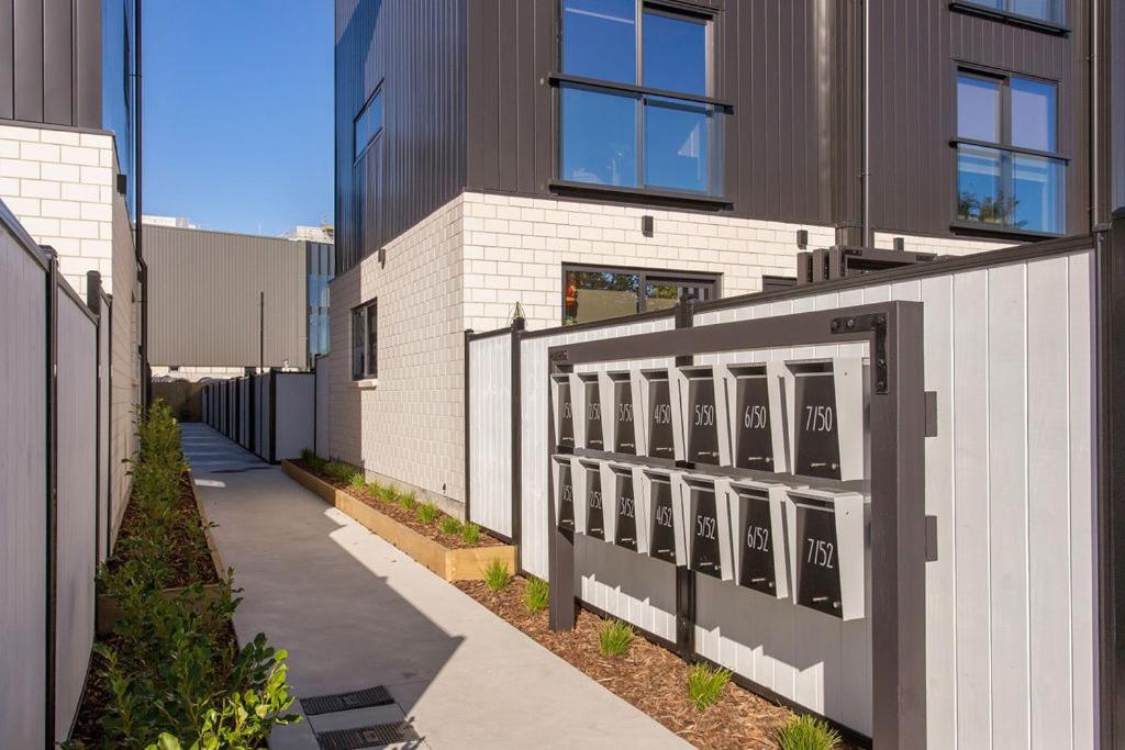 New 2bdrm 2brm Hospital Cbd Hagley Park Locationn