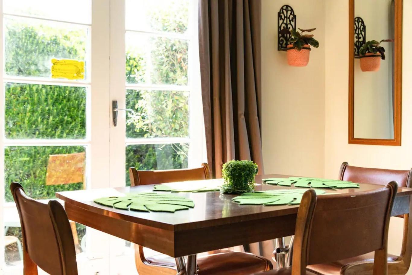 Cosy And Quiet Vintage Retreat Apartment Christchurch