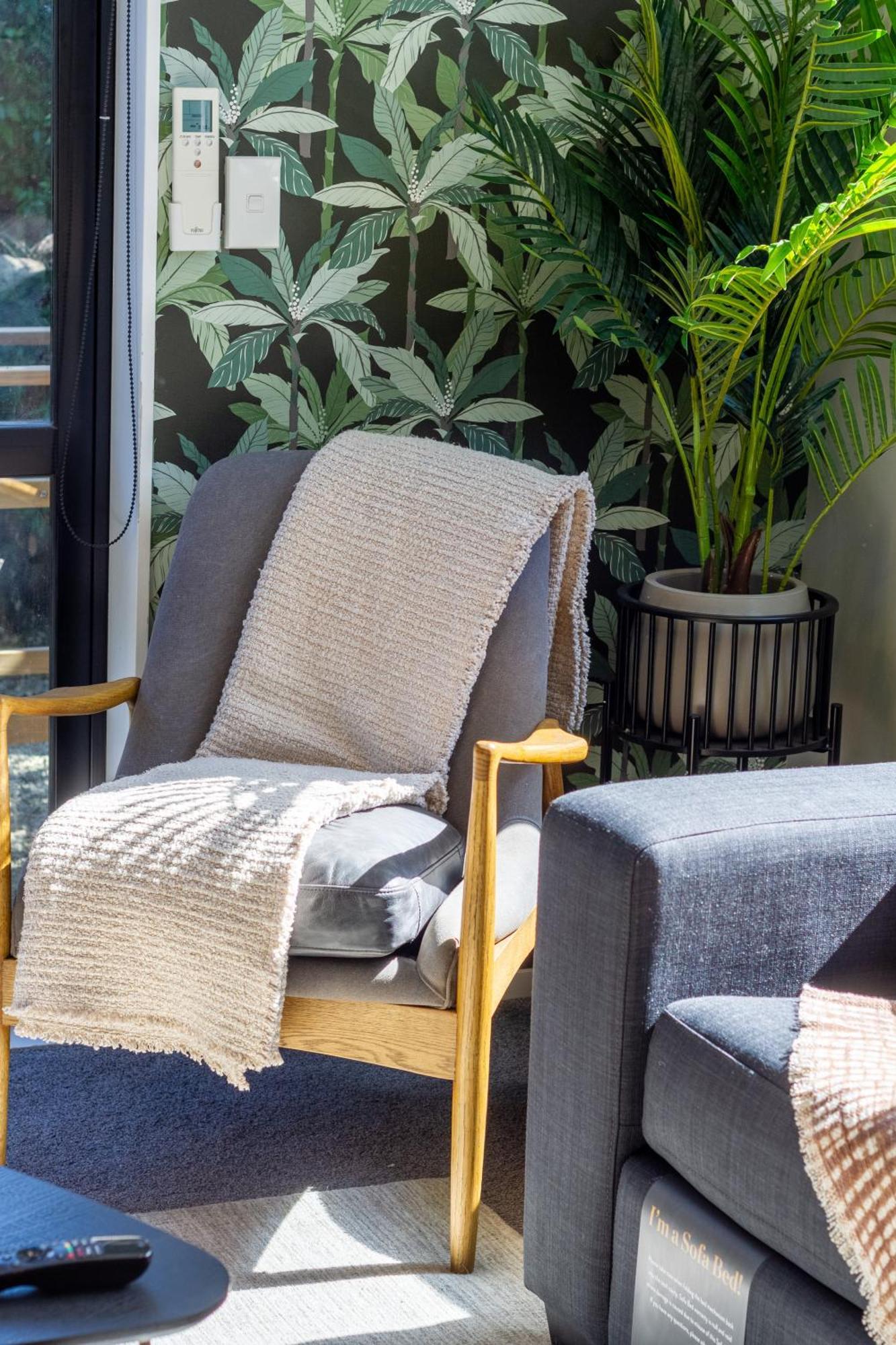 Latimer Square Luxe: 1br W/ Sofa Bed Christchurch