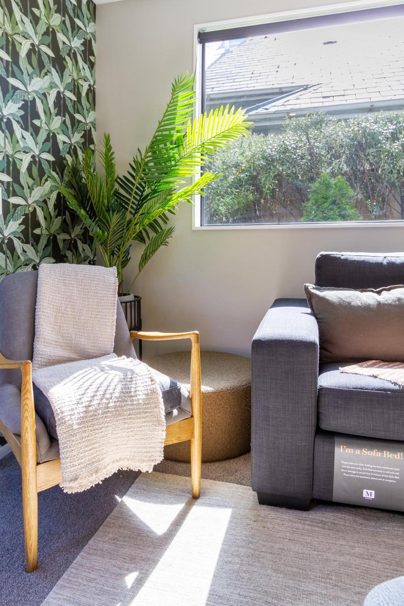 Latimer Square Luxe: 1br W/ Sofa Bed *