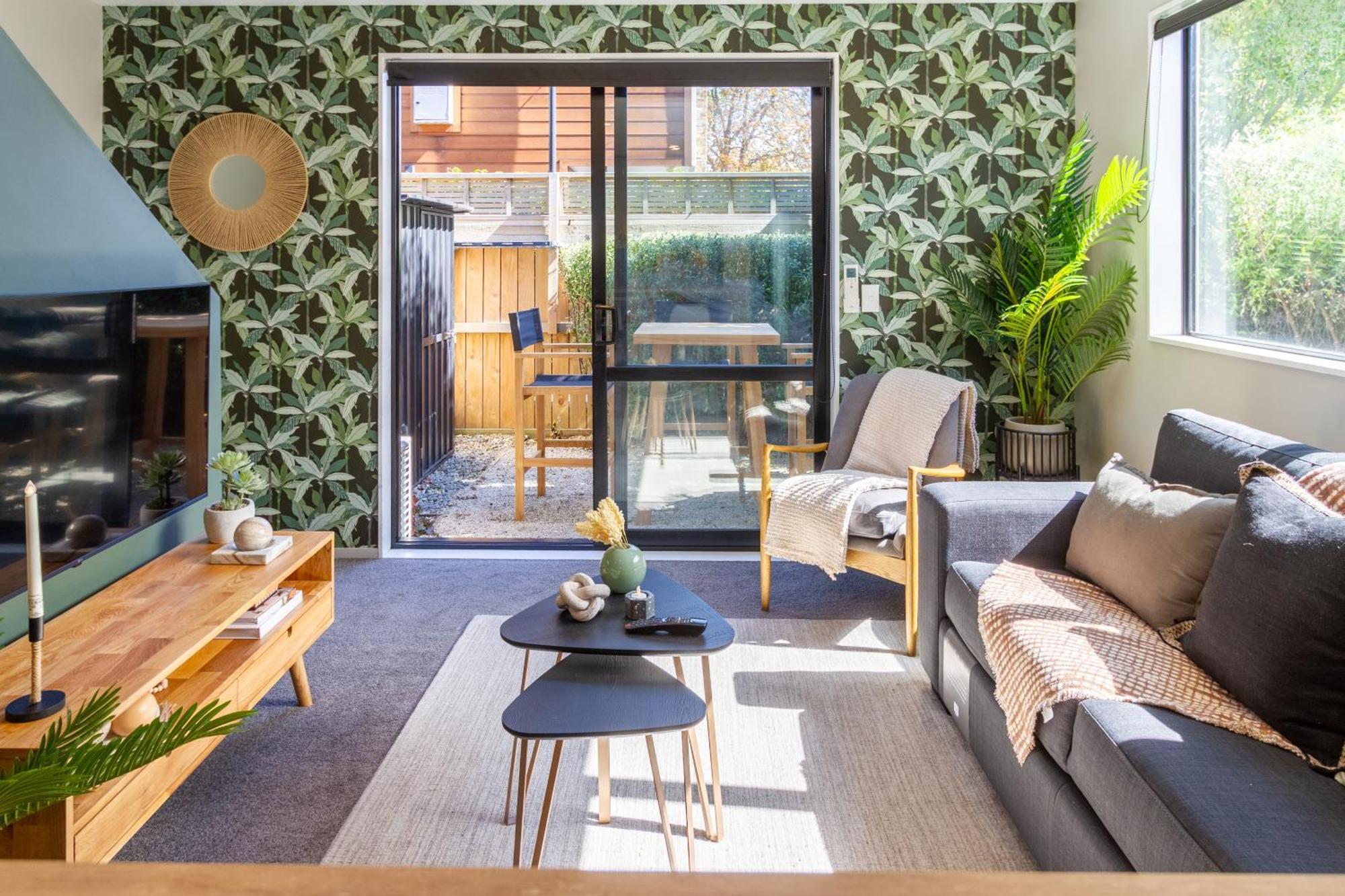 Latimer Square Luxe: 1br W/ Sofa Bed