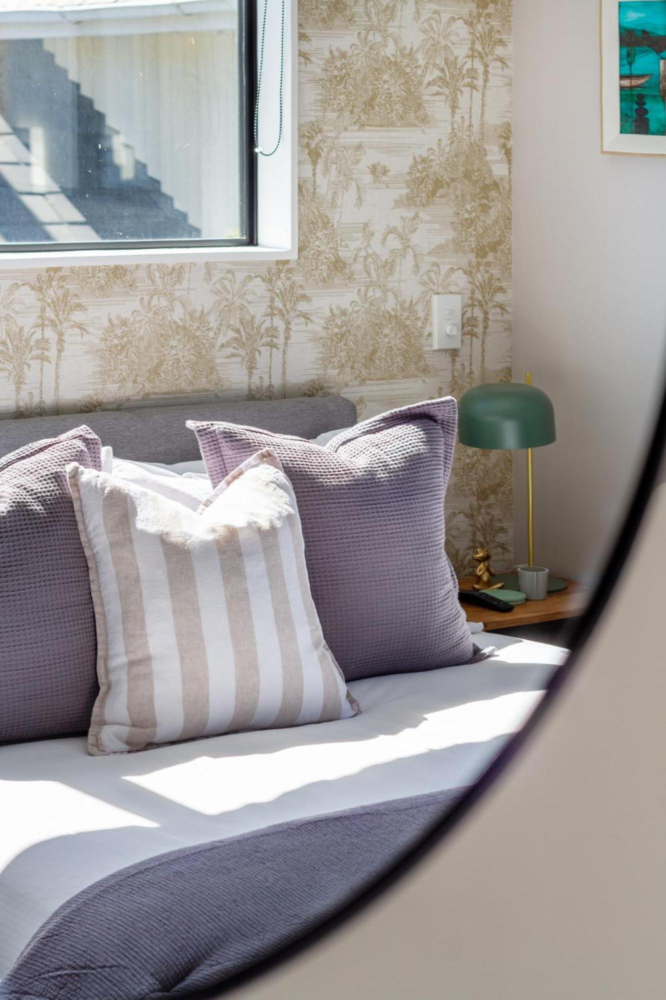 Latimer Square Luxe: 1br W/ Sofa Bed Christchurch