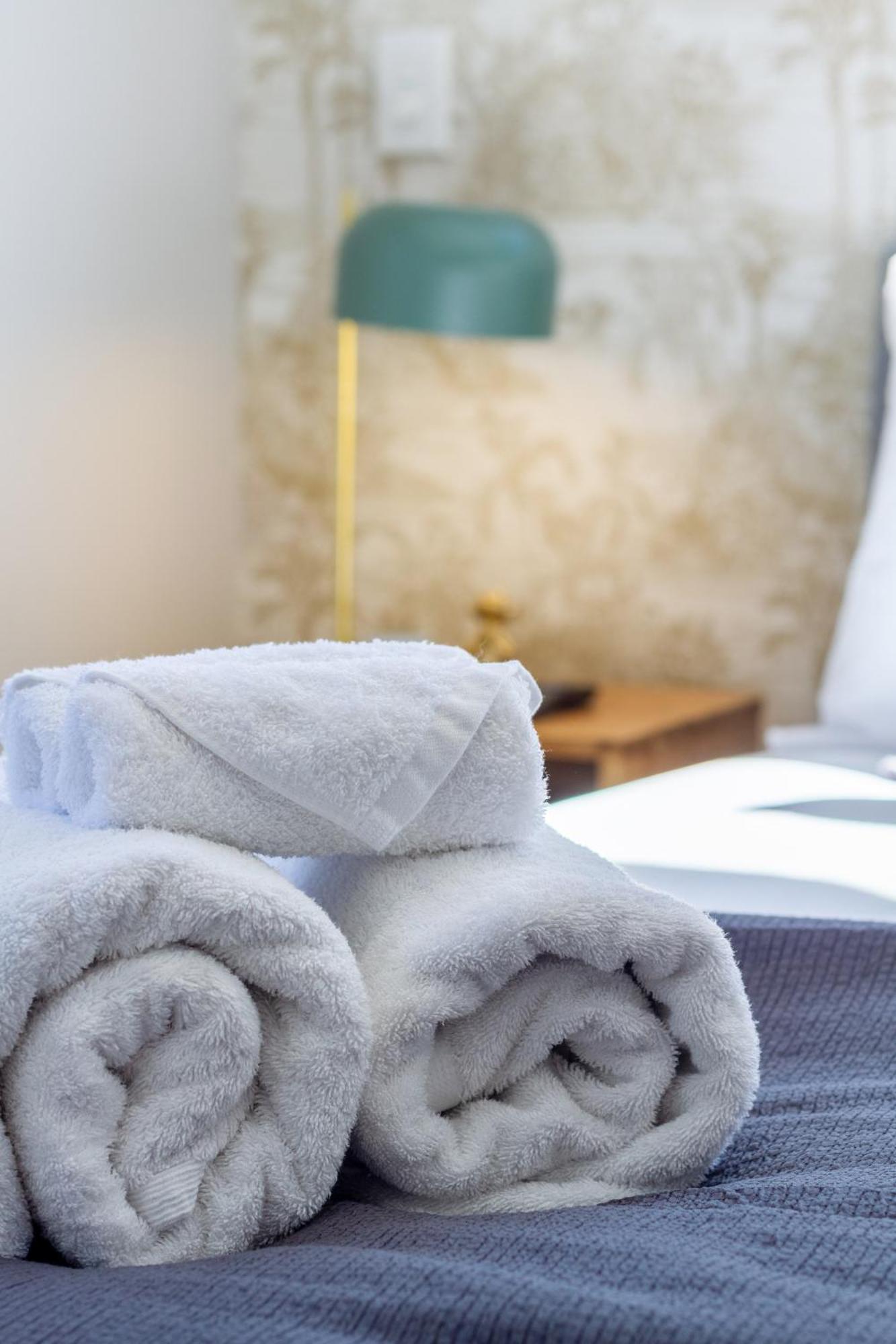 Latimer Square Luxe: 1br W/ Sofa Bed *