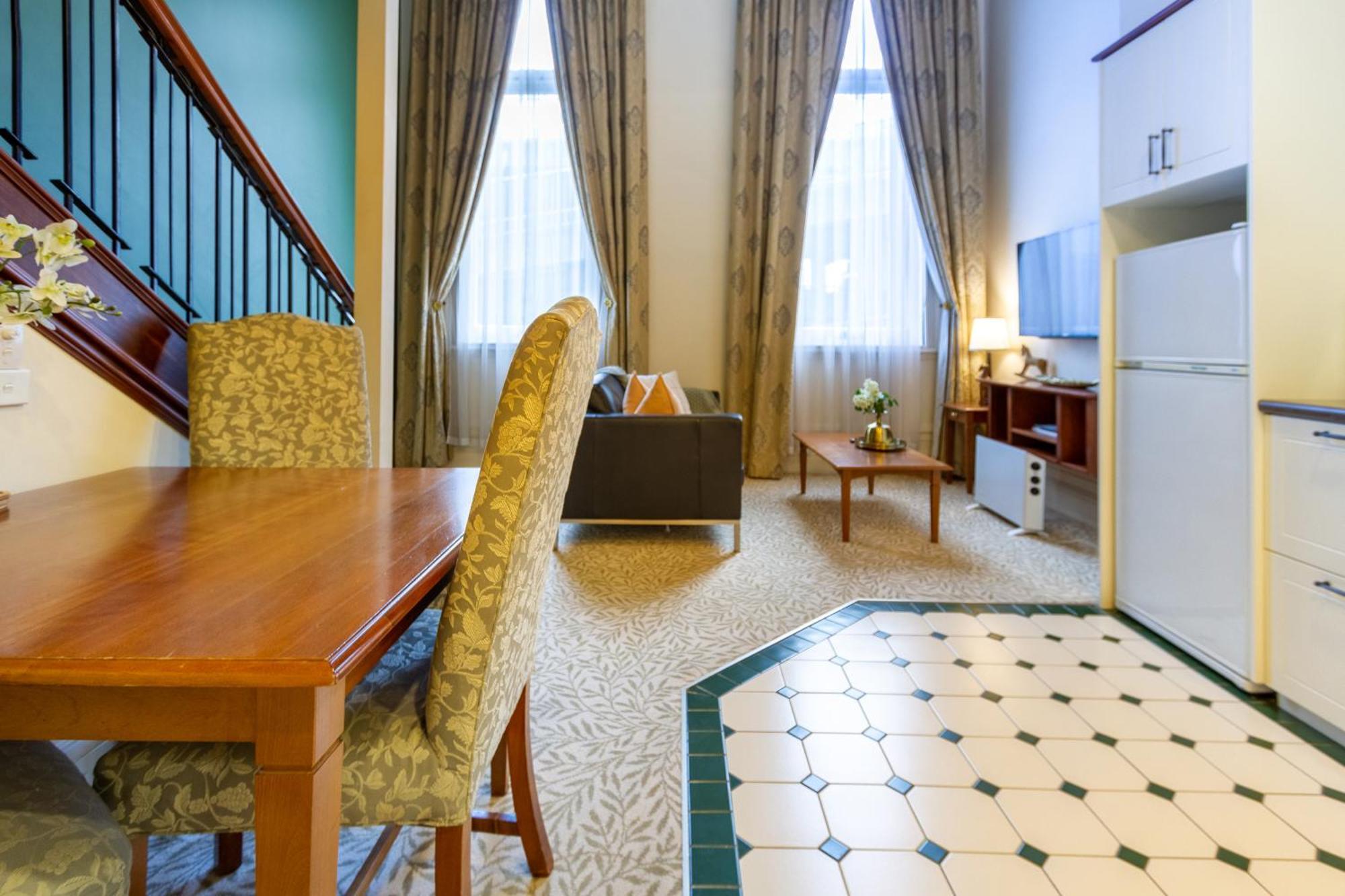 Beauty In The Cbd - 1bed Free Parking Pool Apartment
