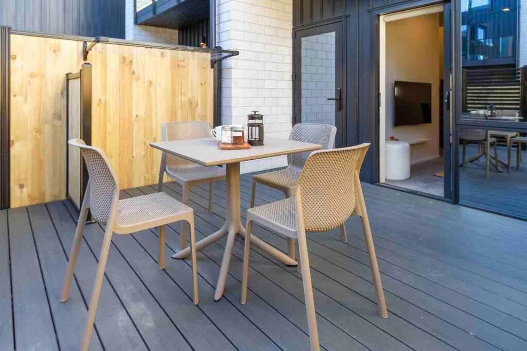 Apartment 4 Minutes Walk To Riverside Market!4bed 4 Bath Christchurch