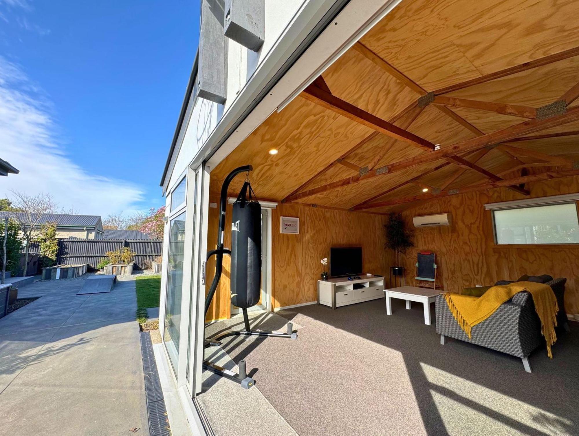 Private Family Retreat, Sleeps 8 * Christchurch