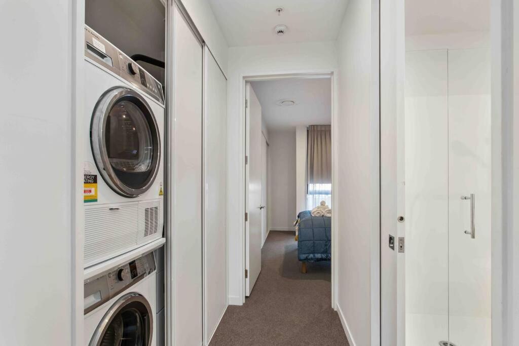 Location New Luxury Secure Park 3 Mins Cbd Apartment *