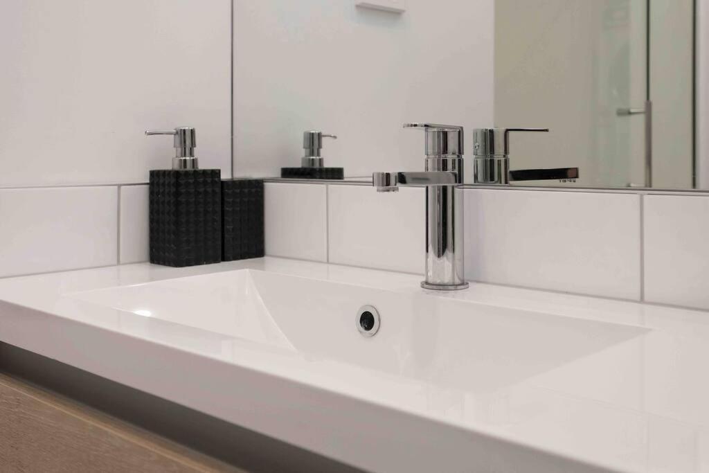 Location New Luxury Secure Park 3 Mins Cbd