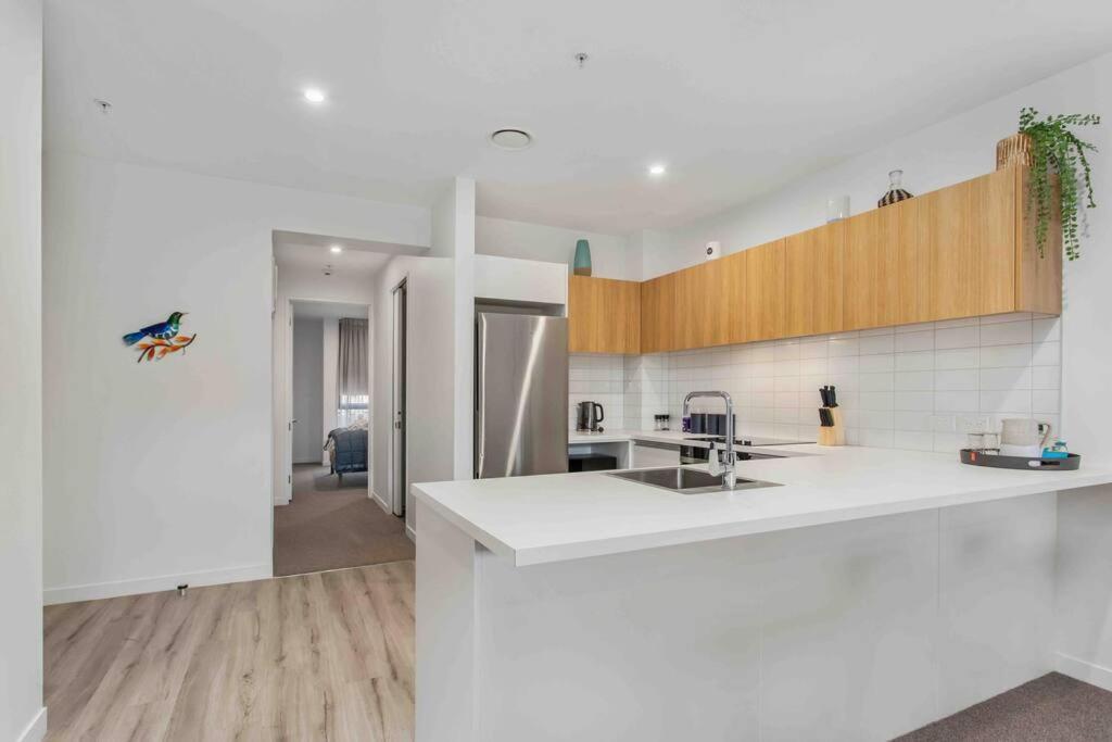Location New Luxury Secure Park 3 Mins Cbd Apartment *