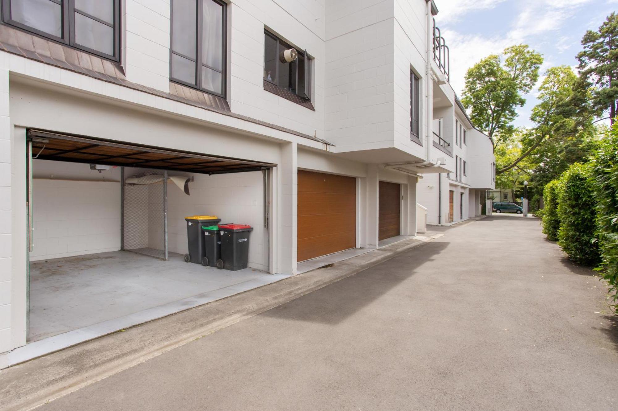 Apartment Prime Cbd Hospital Location Garage 2bdrms