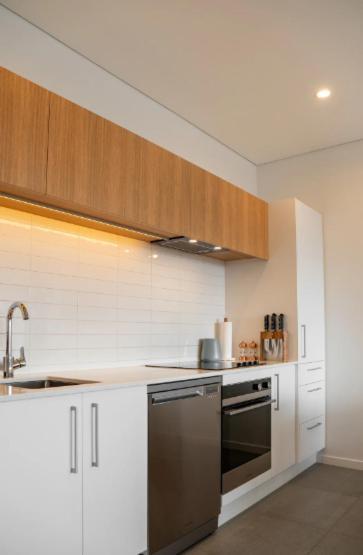 Apartment Sunsets - Warm! Modern! Quiet!