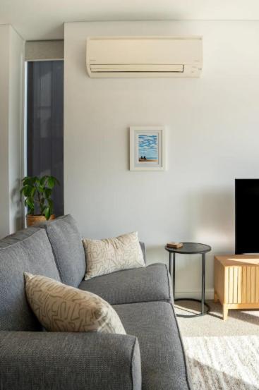 Sunsets - Warm! Modern! Quiet! Apartment