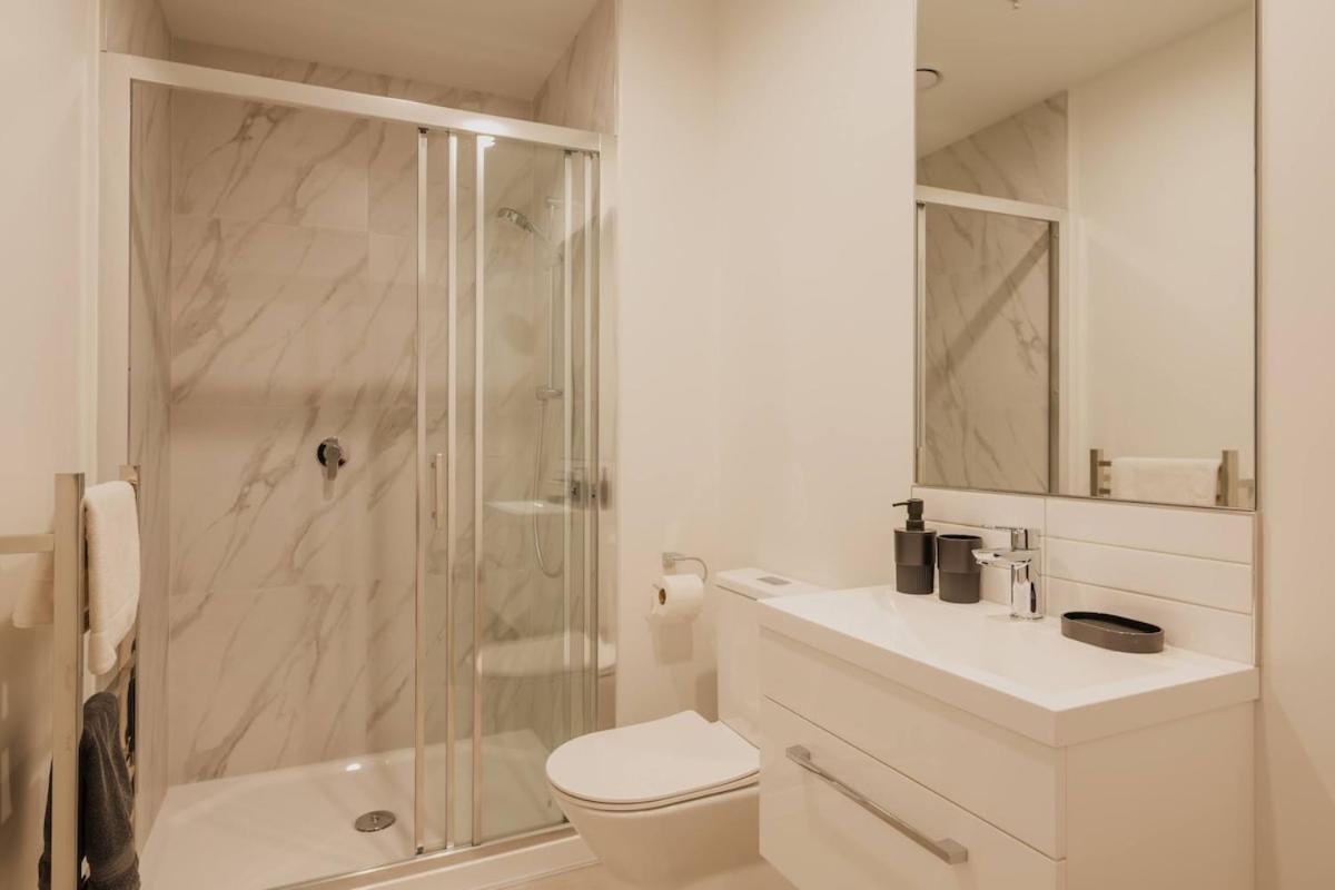 Bright & Airy On Tuam - 2bedroom Apartment
