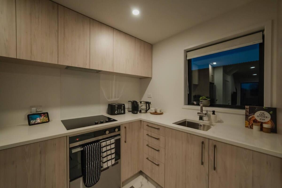 Stones Throw From The Stadium & Hot Tub *