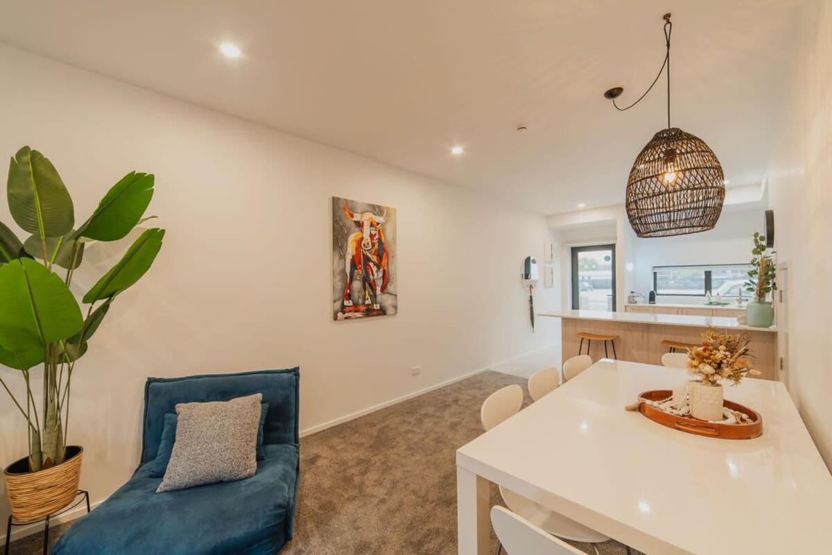 Downtown Bliss - 4-br Retreat Amidst The Cityscape * Christchurch