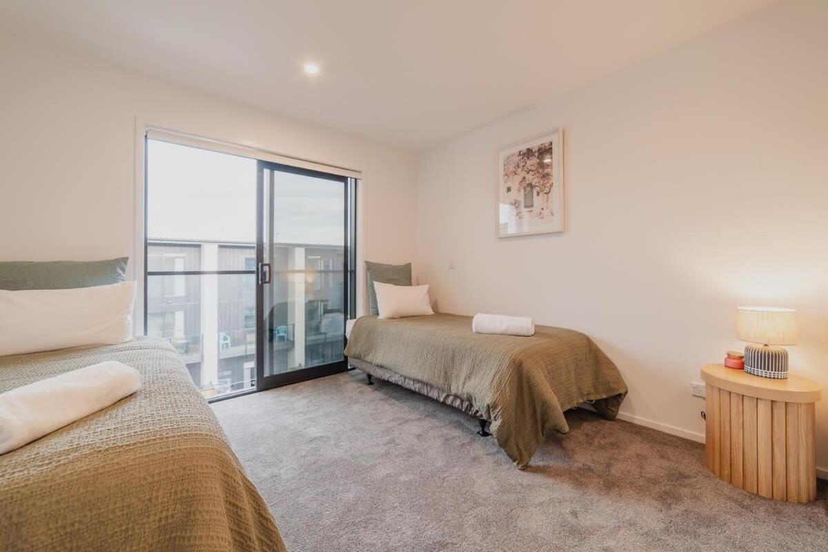 Downtown Bliss - 4-br Retreat Amidst The Cityscape *