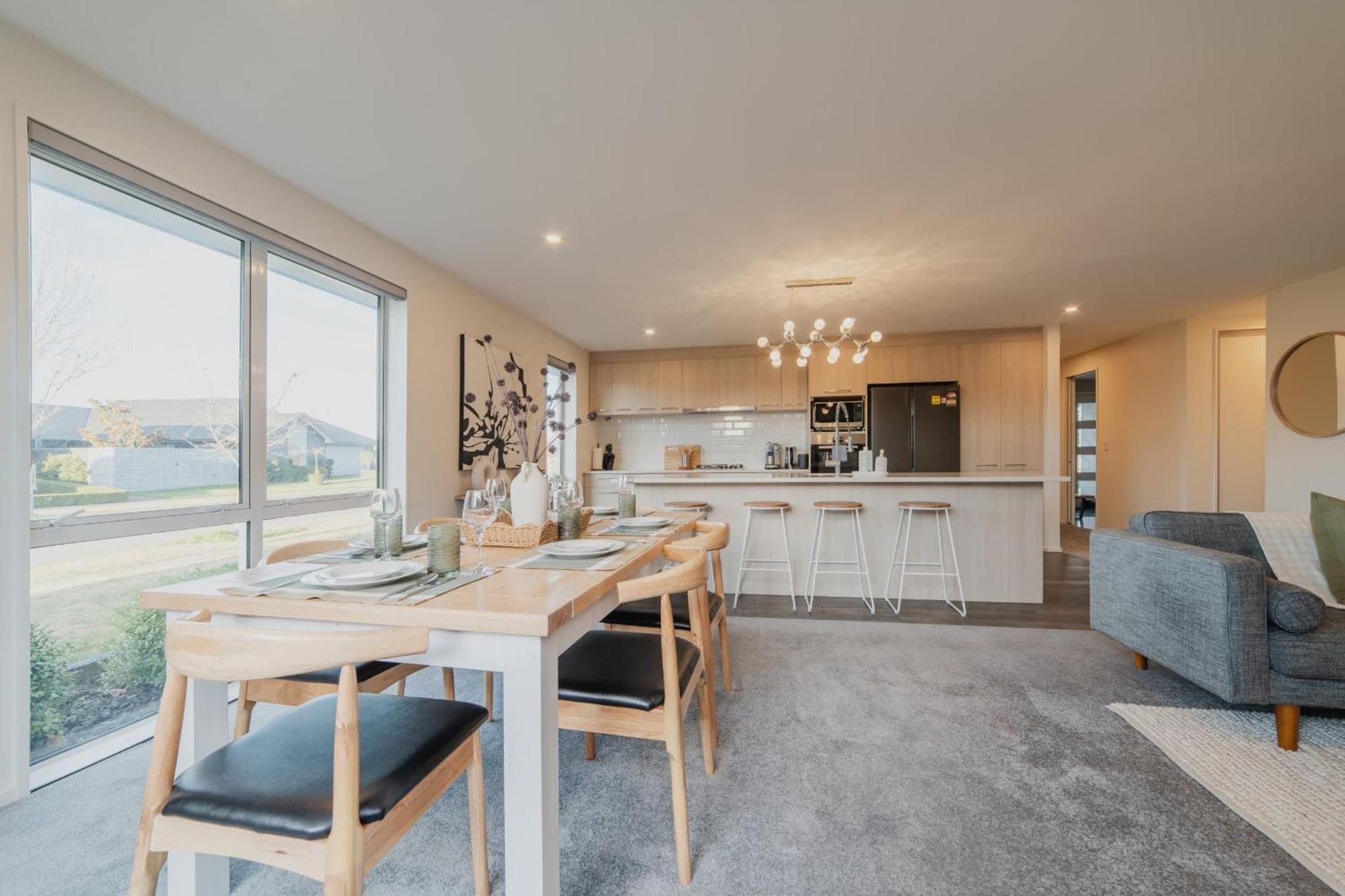 Chic Retreat - Modern Comforts & Game Fun *