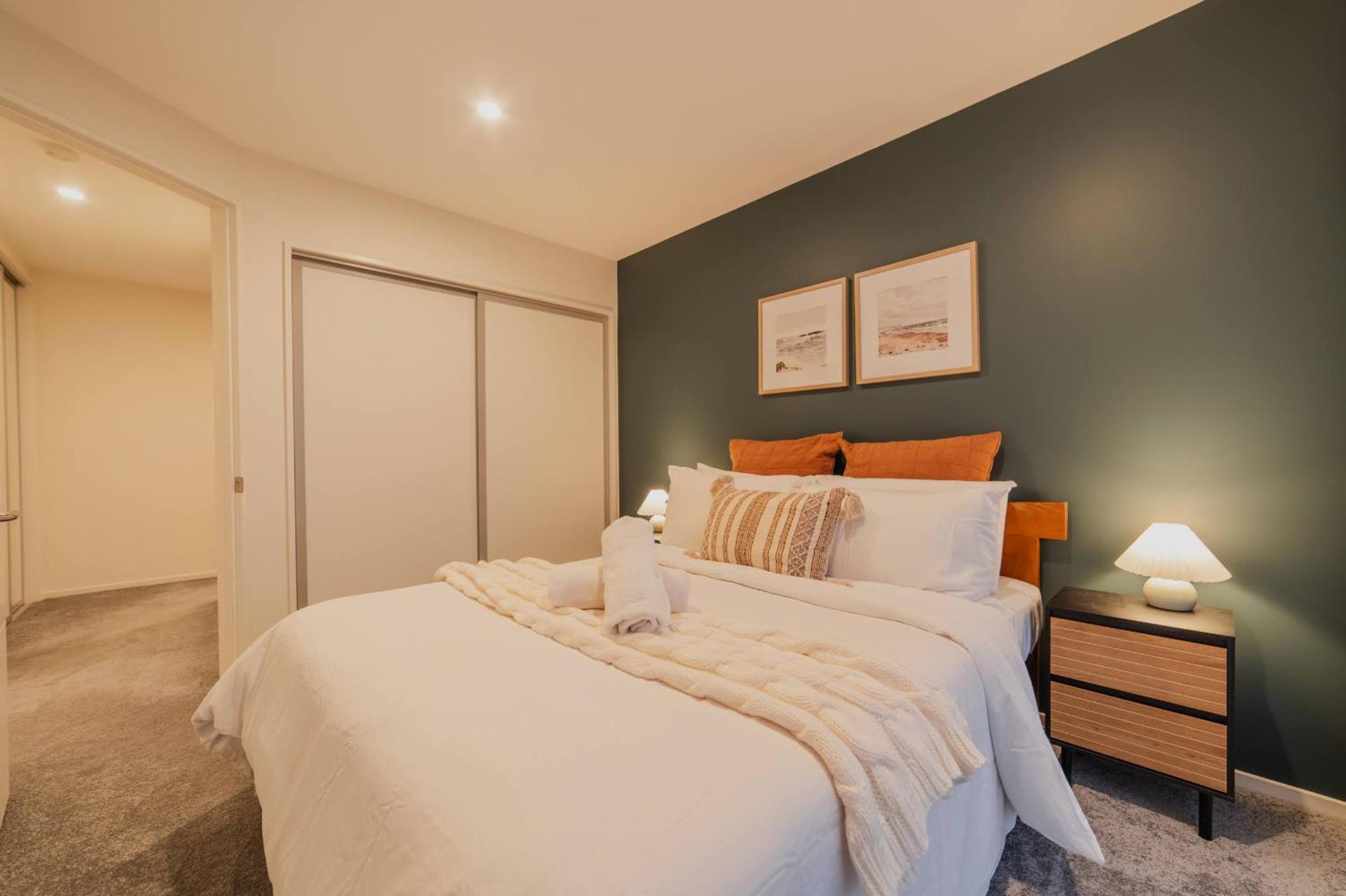 Chic Retreat - Modern Comforts & Game Fun Holiday home *