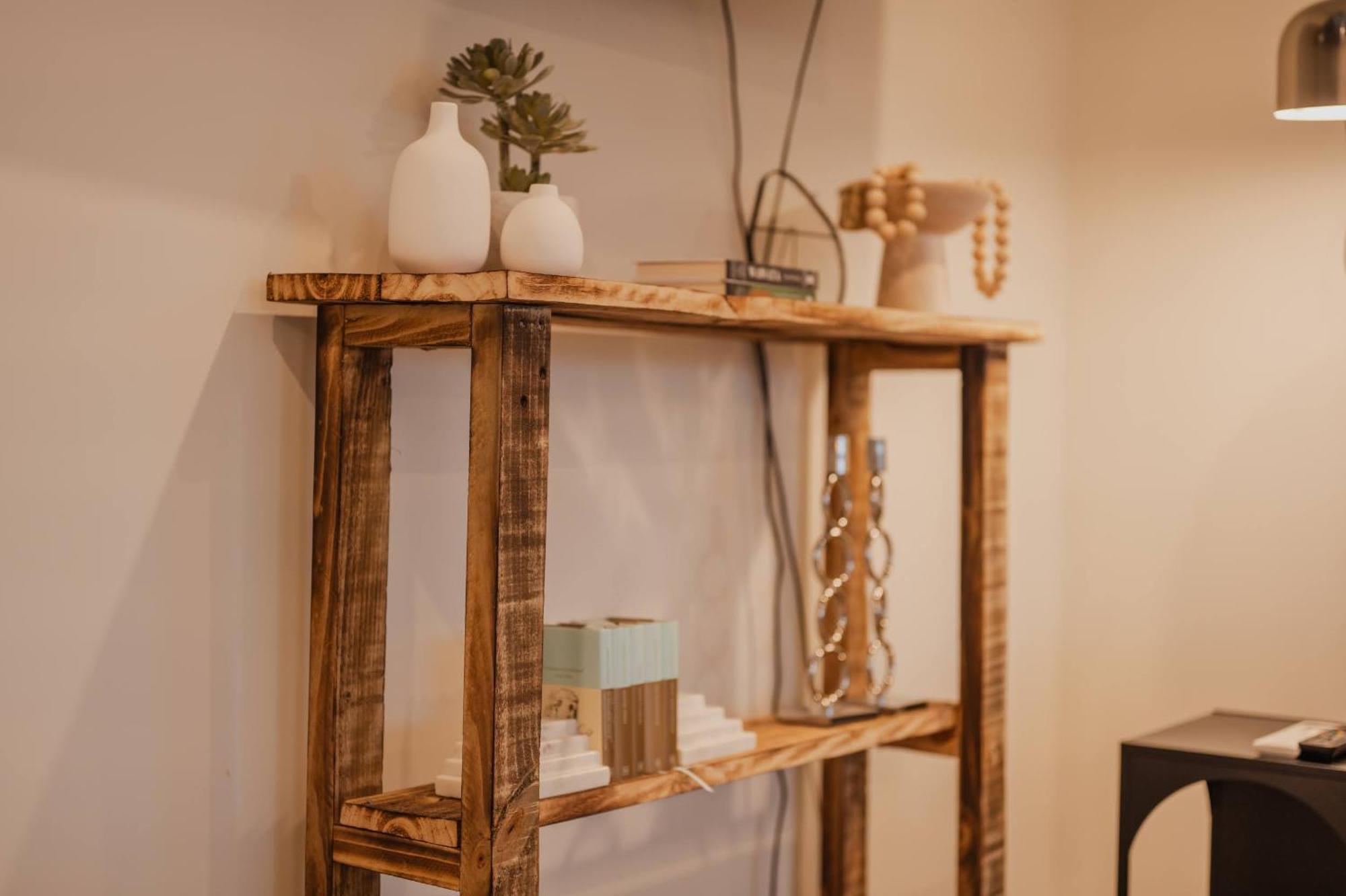 Chic Retreat - Modern Comforts & Game Fun *