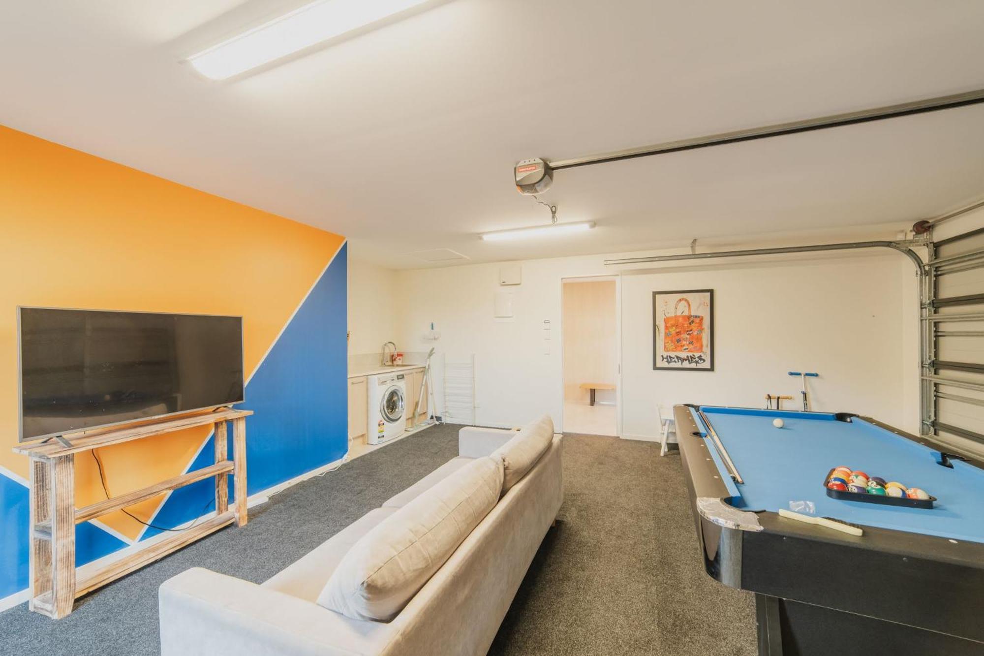 Holiday home Chic Retreat - Modern Comforts & Game Fun