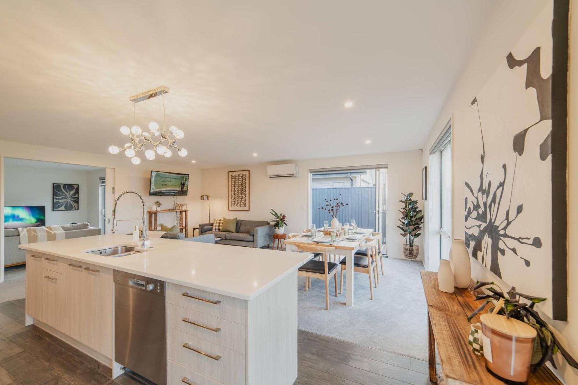 Holiday home Chic Retreat - Modern Comforts & Game Fun Christchurch