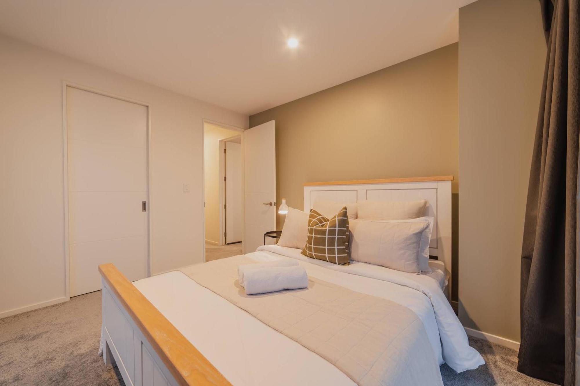Chic Retreat - Modern Comforts & Game Fun Holiday home *