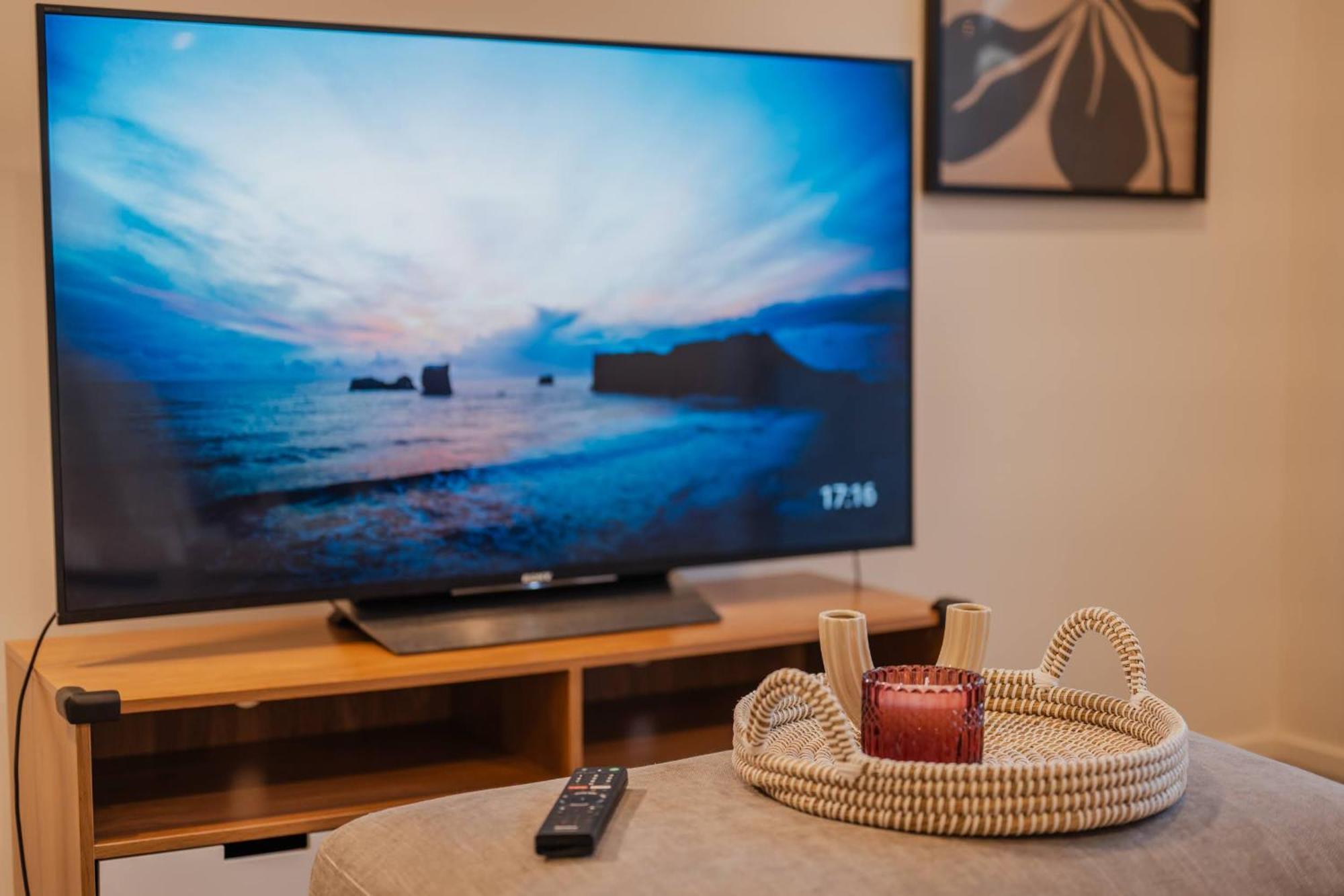 Chic Retreat - Modern Comforts & Game Fun *