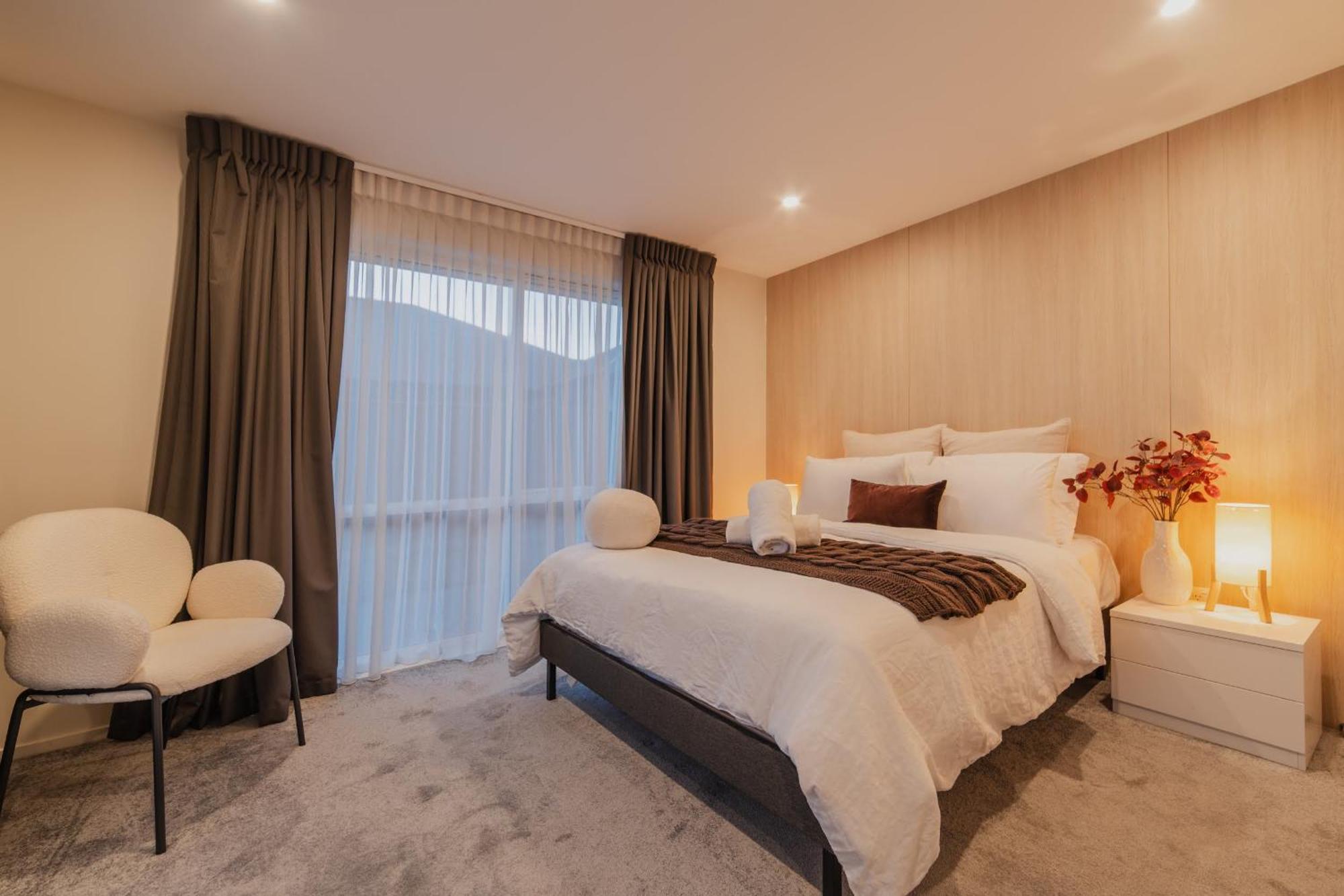 Chic Retreat - Modern Comforts & Game Fun Holiday home *
