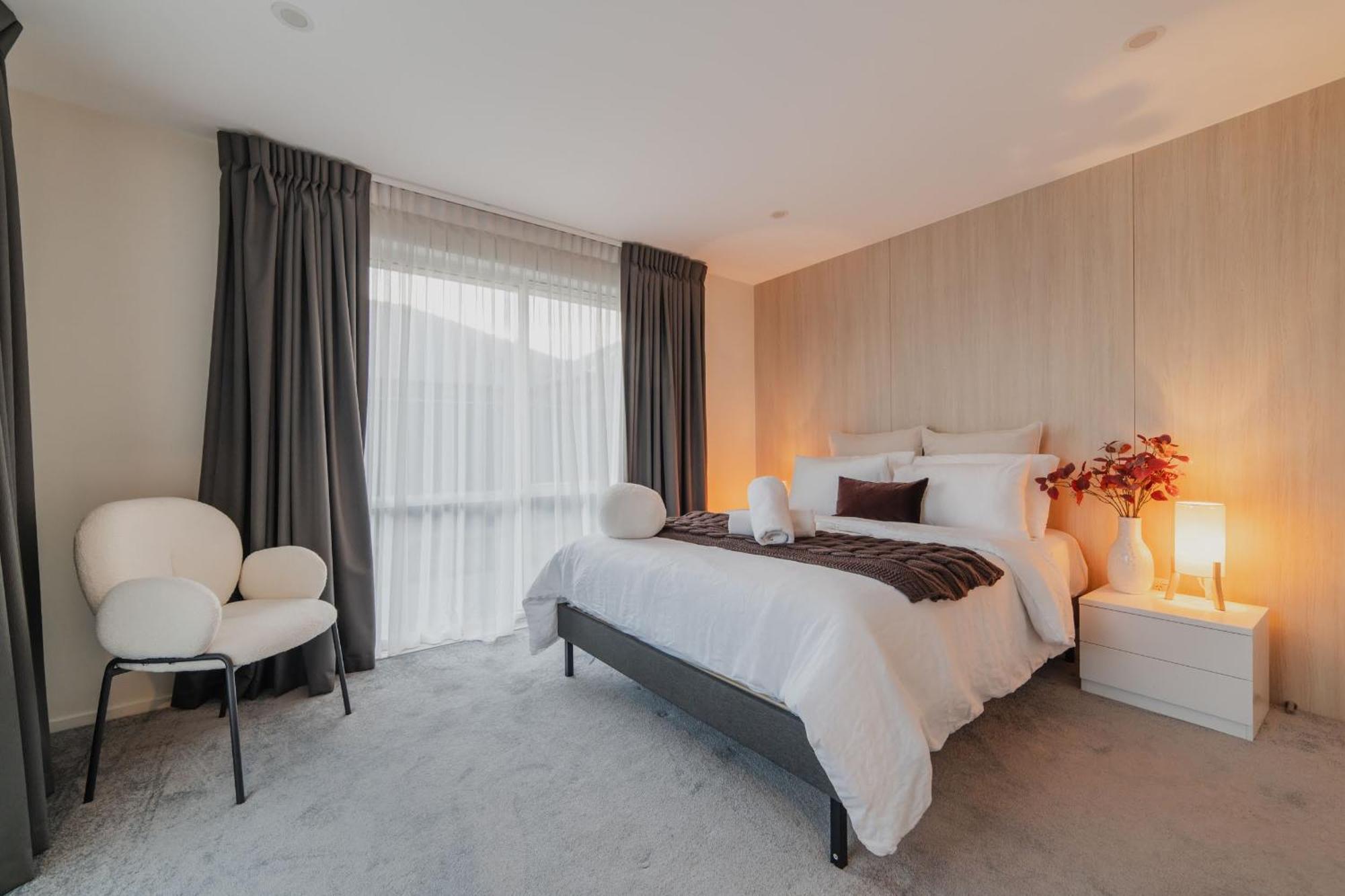 Chic Retreat - Modern Comforts & Game Fun *