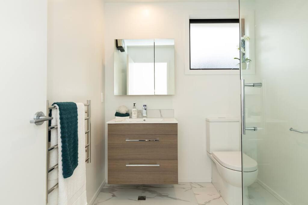 Exceptional Value For Money Sunny Warm 5 Mins Cbd * Christchurch
