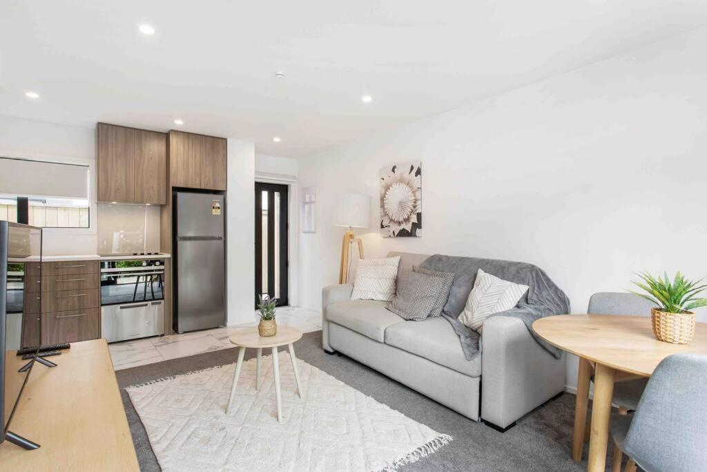 Exceptional Value For Money Sunny Warm 5 Mins Cbd *