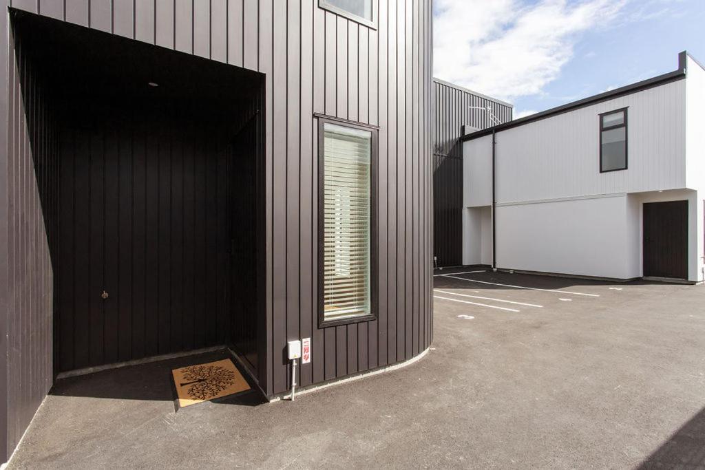 Quirky New Stylish Free Park * Christchurch