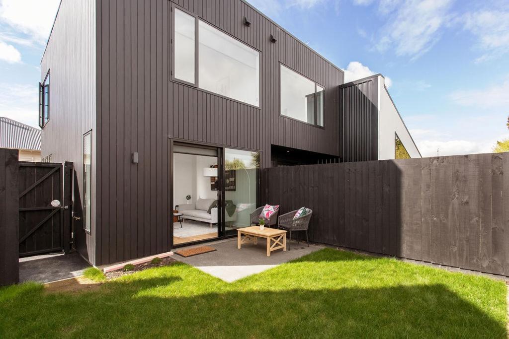 Quirky New Stylish Free Park Apartment