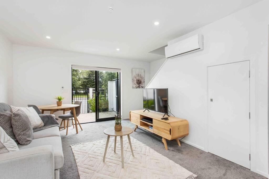 Exceptional Value For Money Sunny Warm 5 Mins Cbd *