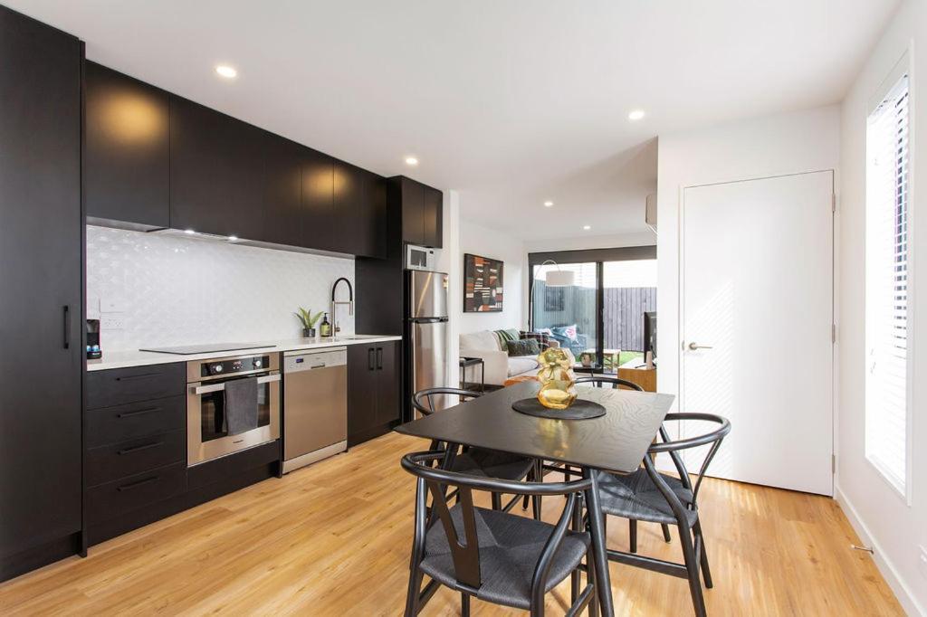 Quirky New Stylish Free Park Apartment