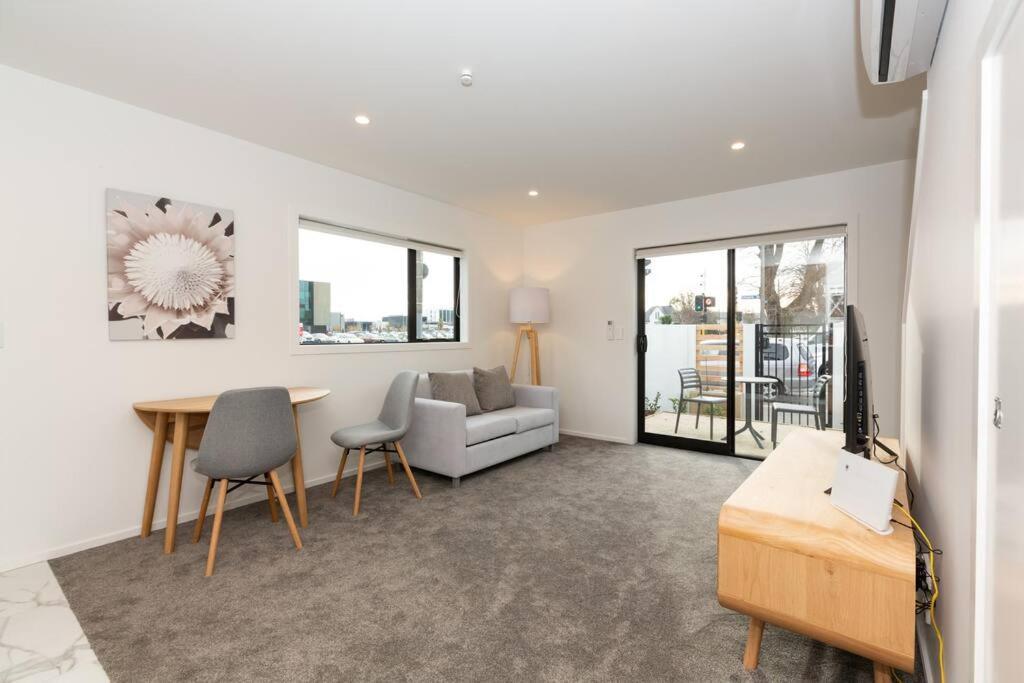 Exceptional Value For Money Sunny Warm 5 Mins Cbd Christchurch
