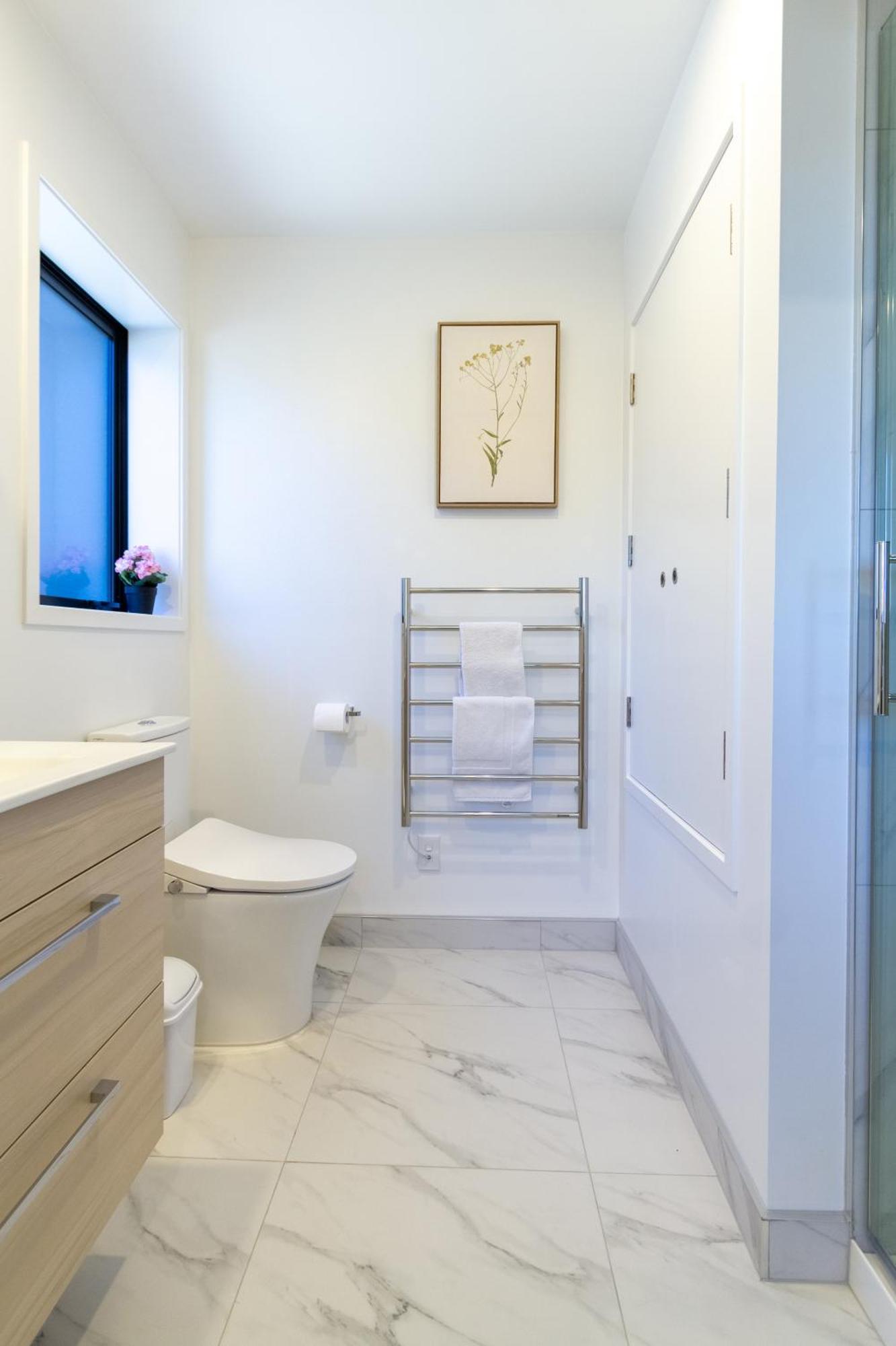 Luxury With Balcony - Close To Supermarket Apartment *