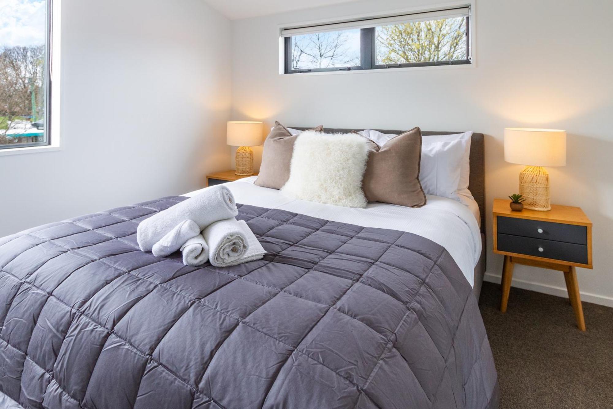 Family Friendly Near Waltham Pool Apartment *