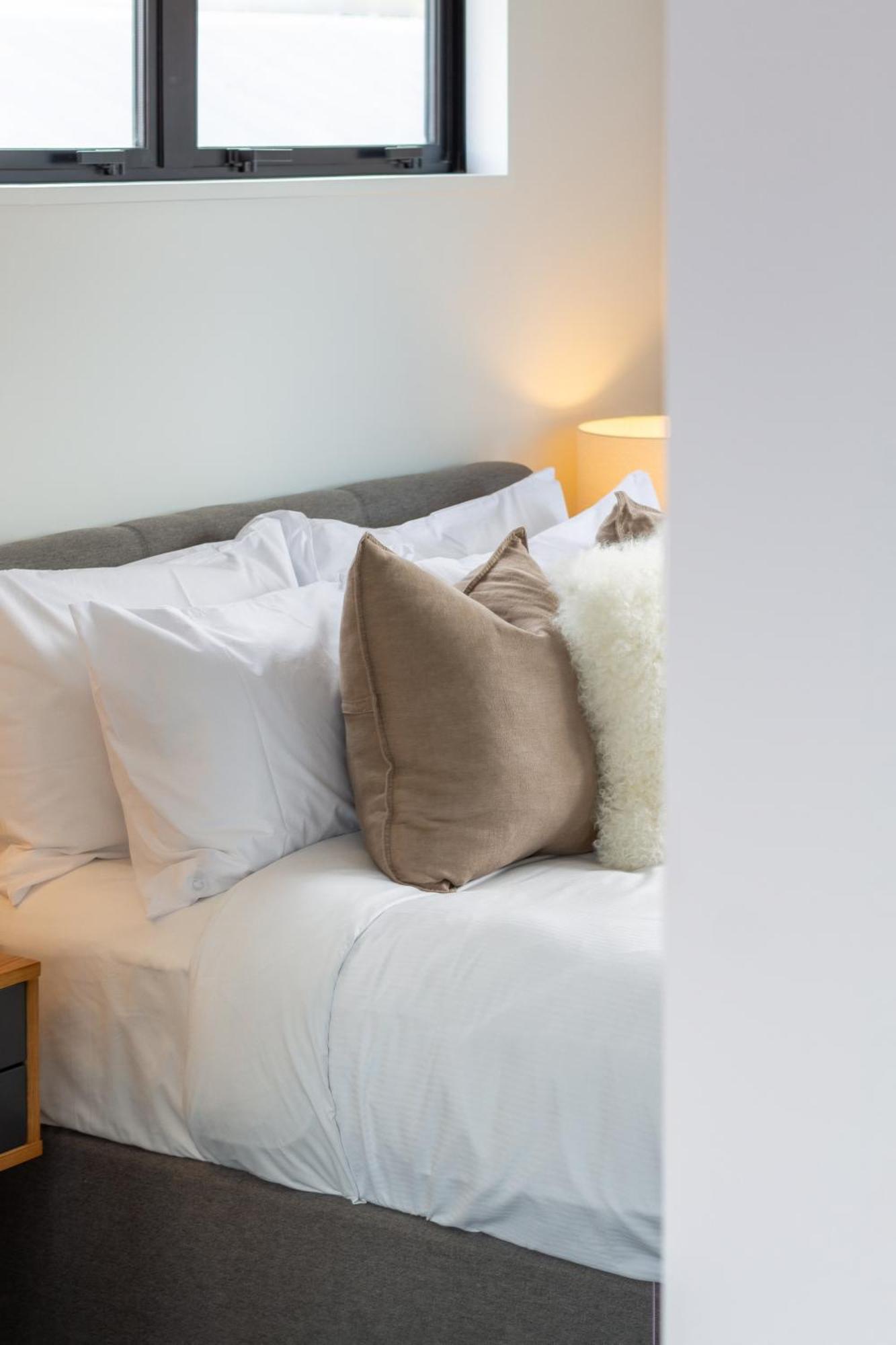 Family Friendly Near Waltham Pool Apartment *