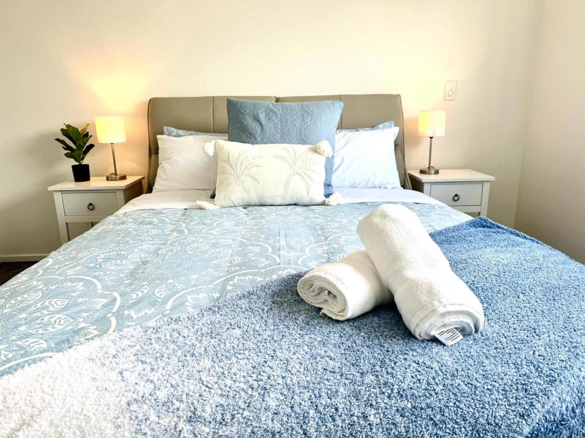 Riccarton 2bdr2btr Townhouse Free Carpark Fast Wifi Apartment