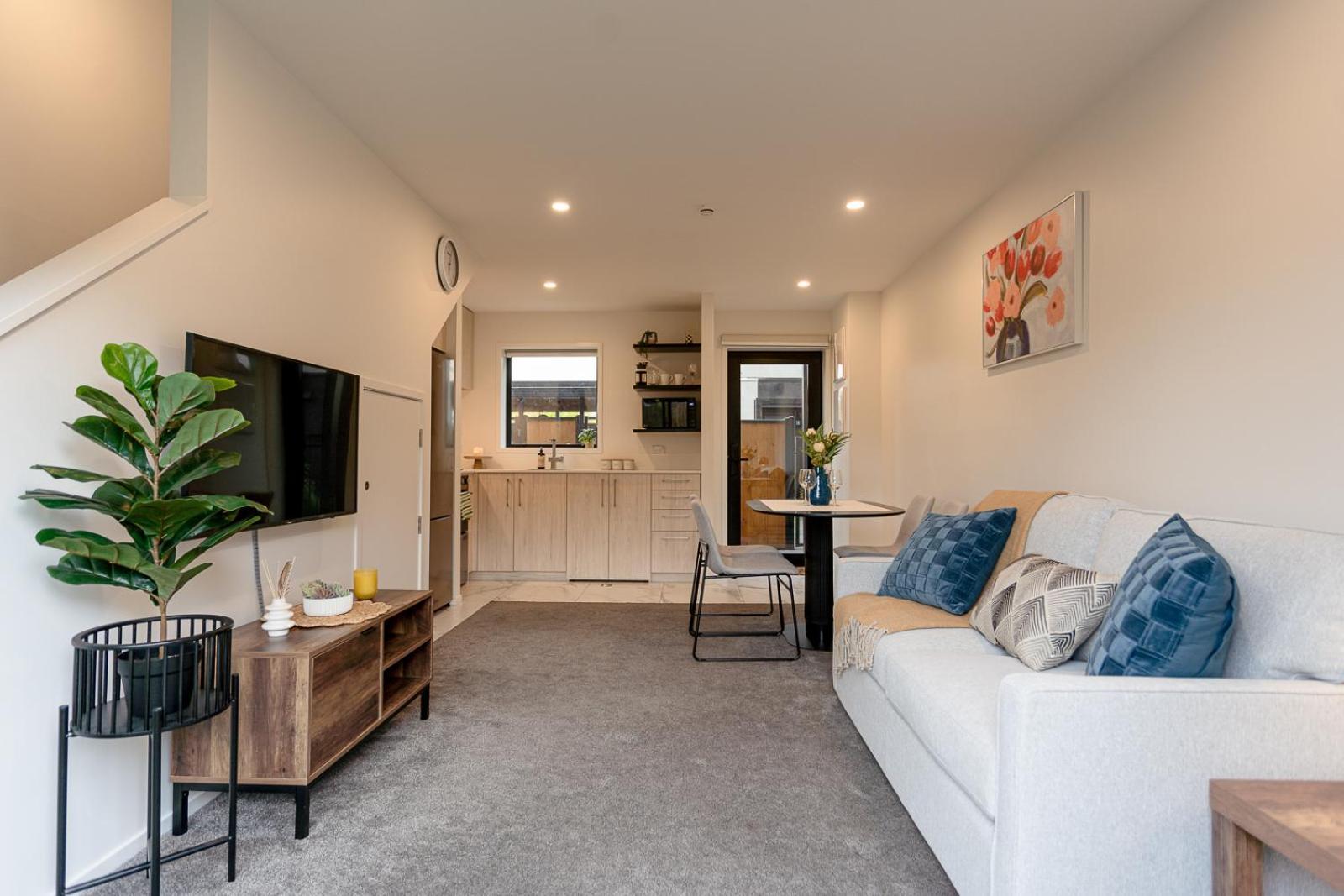 Modern 2 Bedroom Townhouse In Cbd With Parking! Sleeps 5 Apartment Christchurch