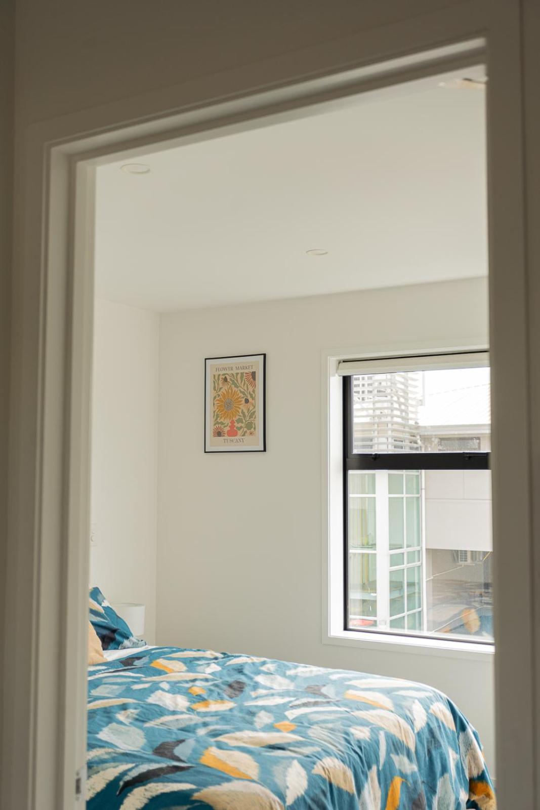 Apartment Modern 2 Bedroom Townhouse In Cbd With Parking! Sleeps 5 Christchurch
