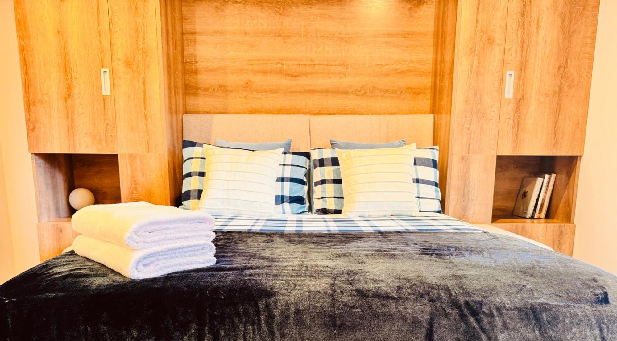 Heartstay Apartment *