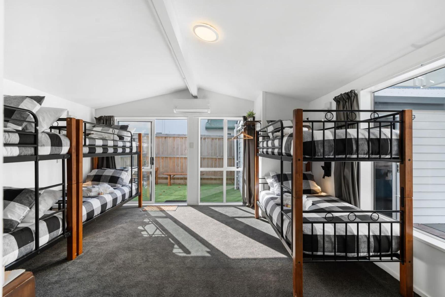 The Ultimate In - Sleeps Up To 33-guests Villa Christchurch