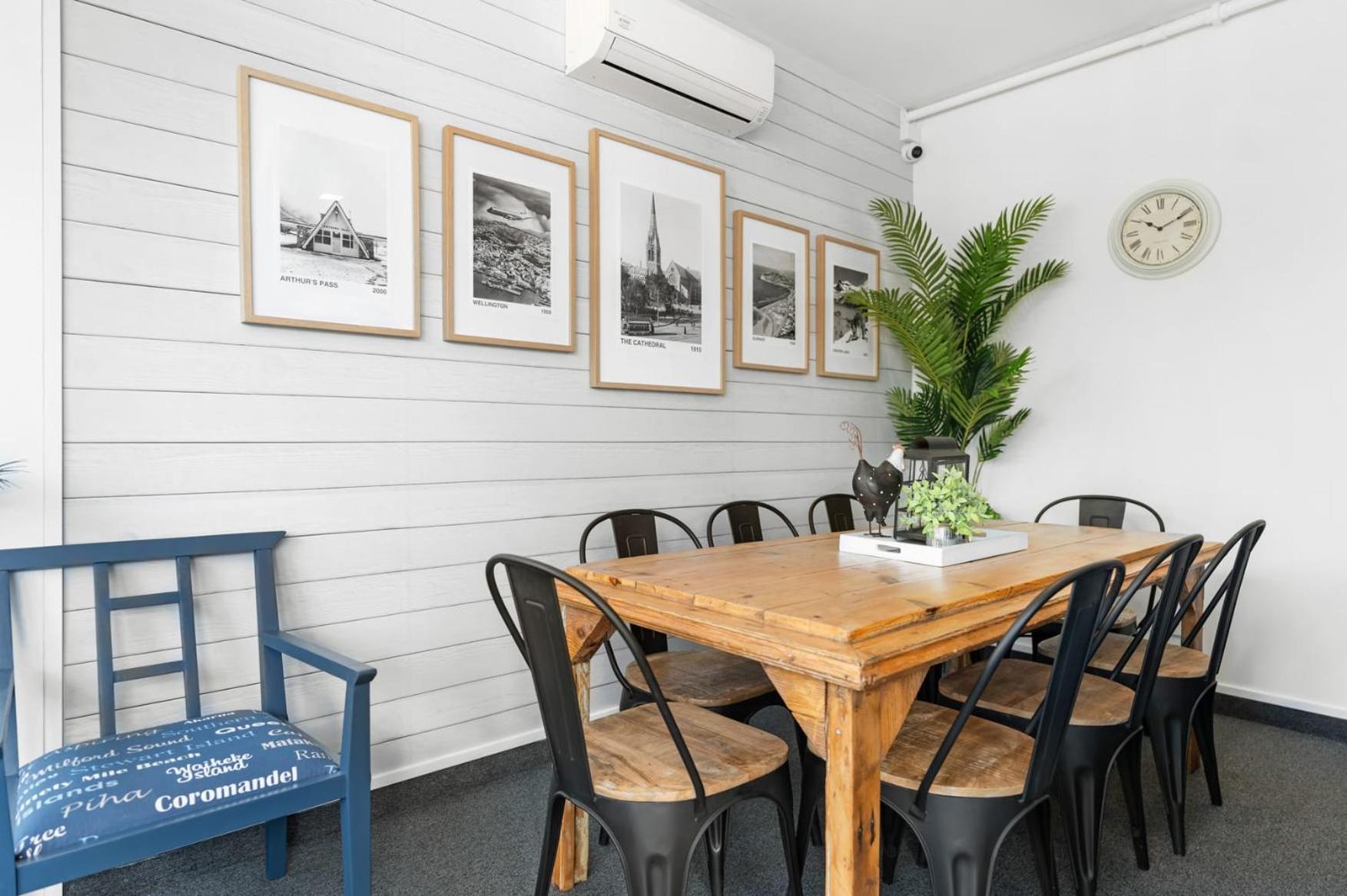Villa The Ultimate In - Sleeps Up To 33-guests Christchurch