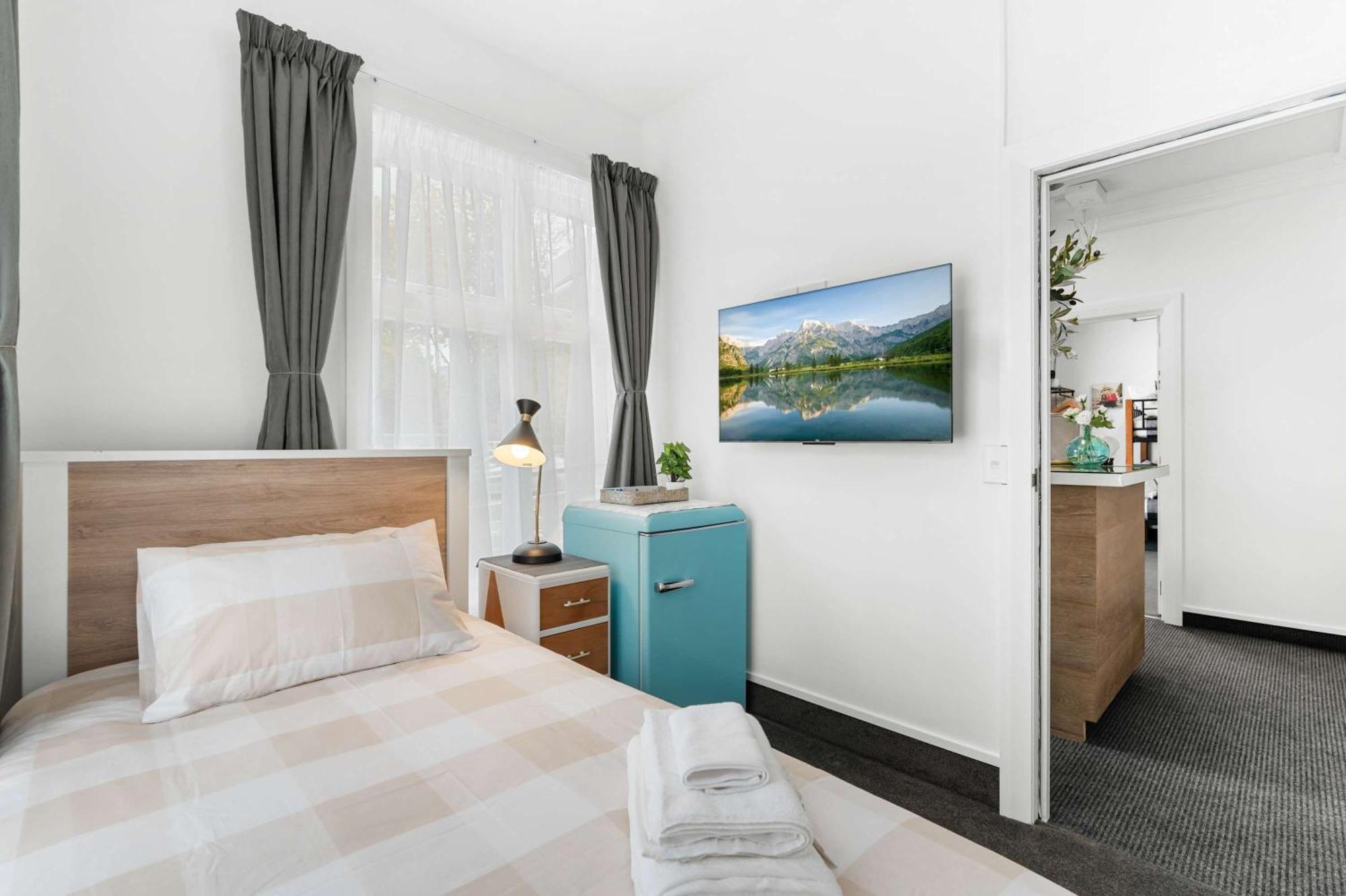 9-bedroom - Sleeps 19 Christchurch